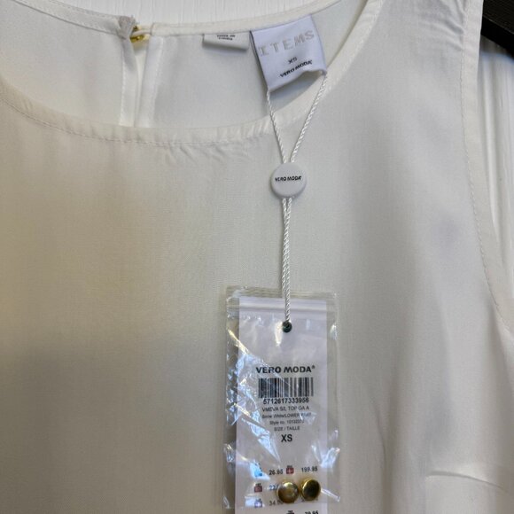 Vero Moda Sleeveless Blouse - Picture 2 of 5